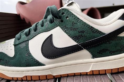 damen nike dunk low grün|dunk low green snake shoes.